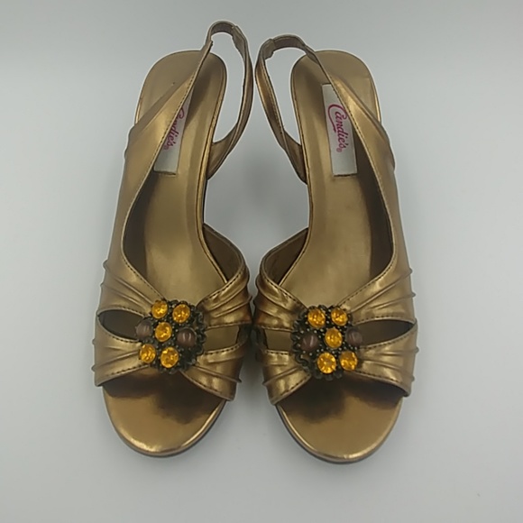 Candie's Gold Heels W/ Accent Stones Size 6 1/2 - Picture 2 of 4